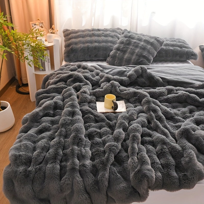 Thickened Bubble Plush Blanket with Imitation Rabbit Fur, Soft and Luxurious Office or Home Nap Blanket, Milk Fleece Sofa Throw Blanket