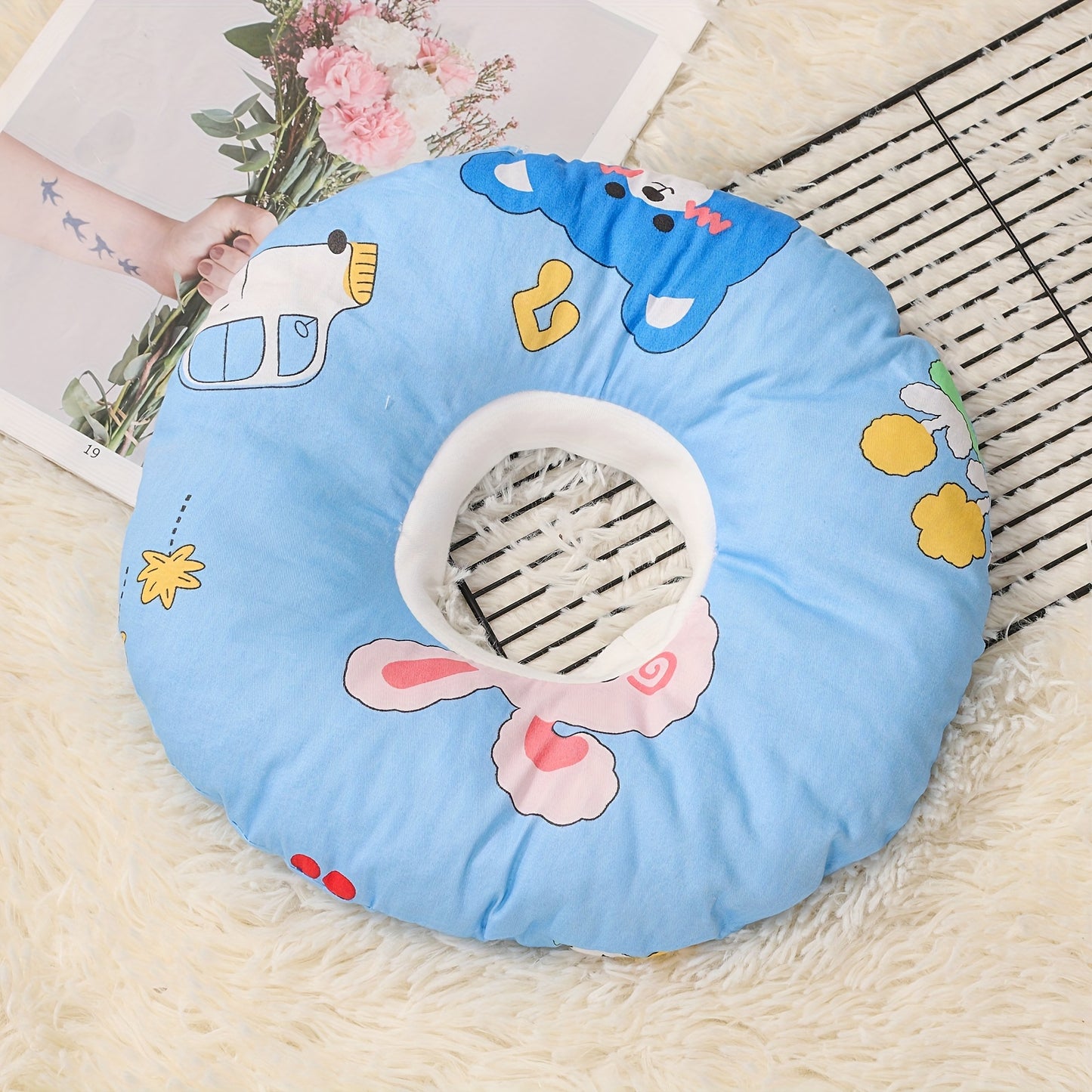 ITANDME Soft Recovery Collar for Cats & Small Dogs - Adjustable Elizabethan Neck Cone with Cartoon Design for Post-Surgery Comfort.