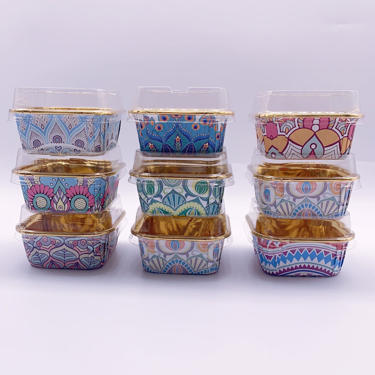 50 pieces of Boho Style Cake Cups made of heat resistant paper. These disposable cupcake molds are perfect for parties, weddings, birthdays, and Christmas. They also come in oil proof paper cups, with optional lids available.