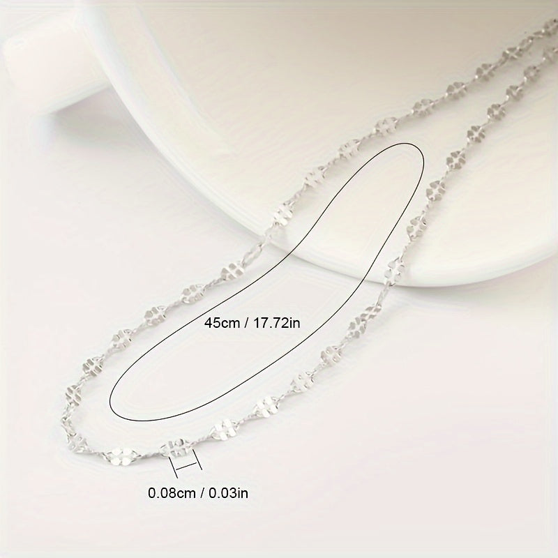 A chic and stylish collarbone chain perfect for women with sensitive skin. Crafted from 925 sterling silver, this elegant piece weighs only 2g, making it the perfect gift for any occasion.