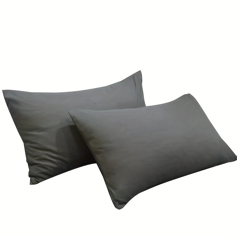 Soft and luxurious gray polyester pillowcase, hypoallergenic and easy to care for. Breathable and stain-resistant, can be machine washed. Size: 48x74cm.