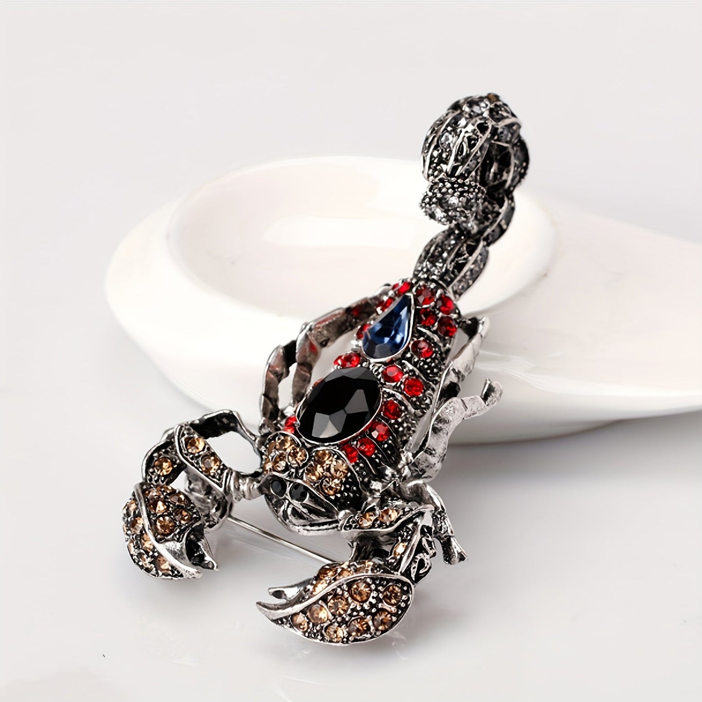 Stylish Men's Animal Brooch with Rhinestones - Made of High-Quality Zinc Alloy, a Trendy and Multi-Purpose Accessory for Events