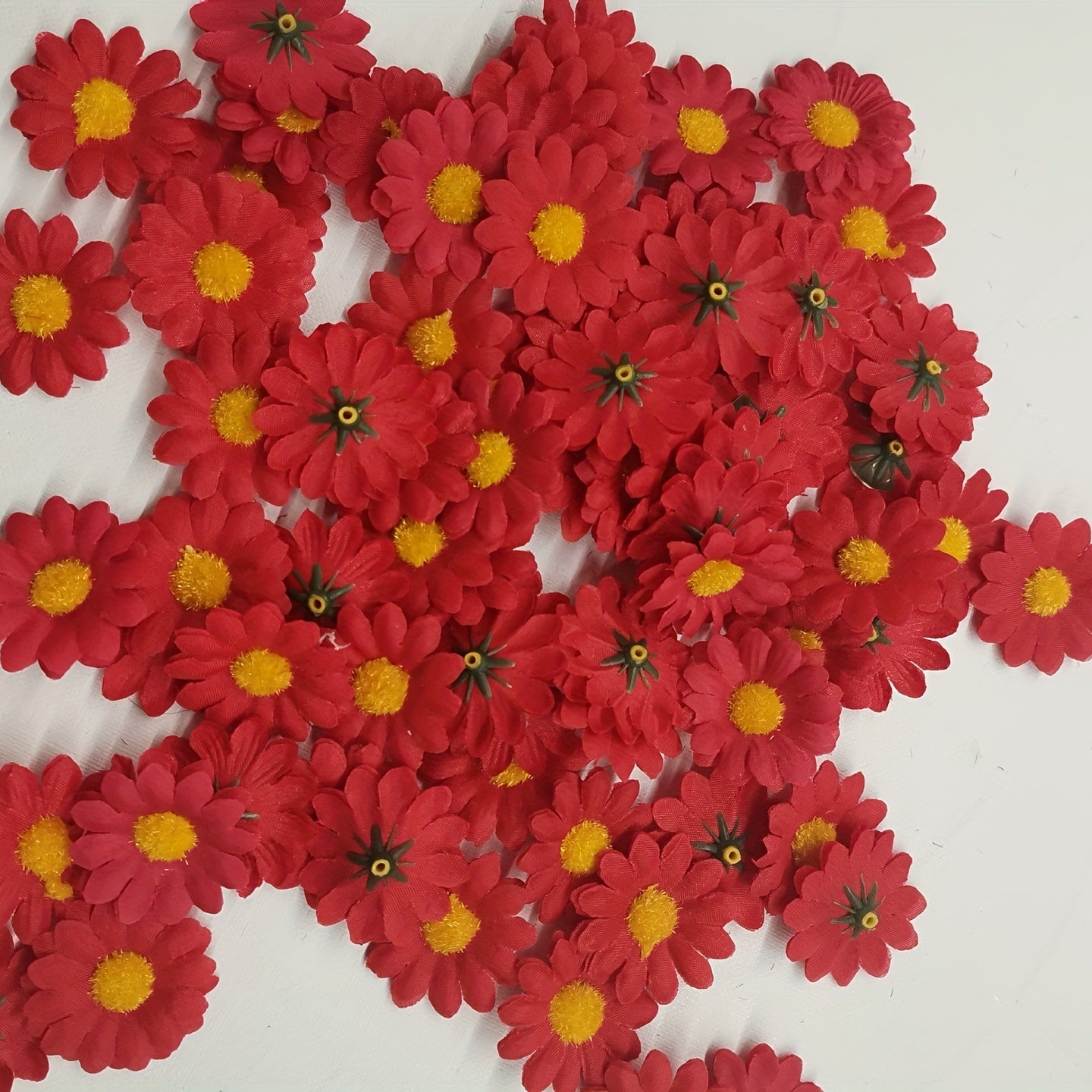 100/200 pieces of artificial daisy flowers, 4cm sunflower heads for decor.