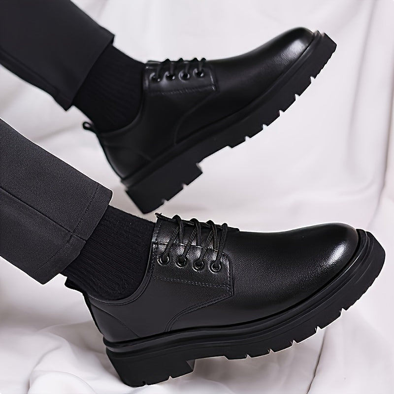 Black British style men's casual shoes with thick soles, suitable for business and leisure. Ideal for all seasons, including autumn and spring.