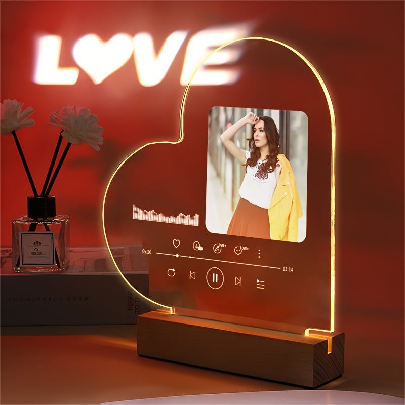 Acrylic photo frame in the shape of a luminous heart, customized with your own photos. This creative display frame makes for a personalized and memorable keepsake.