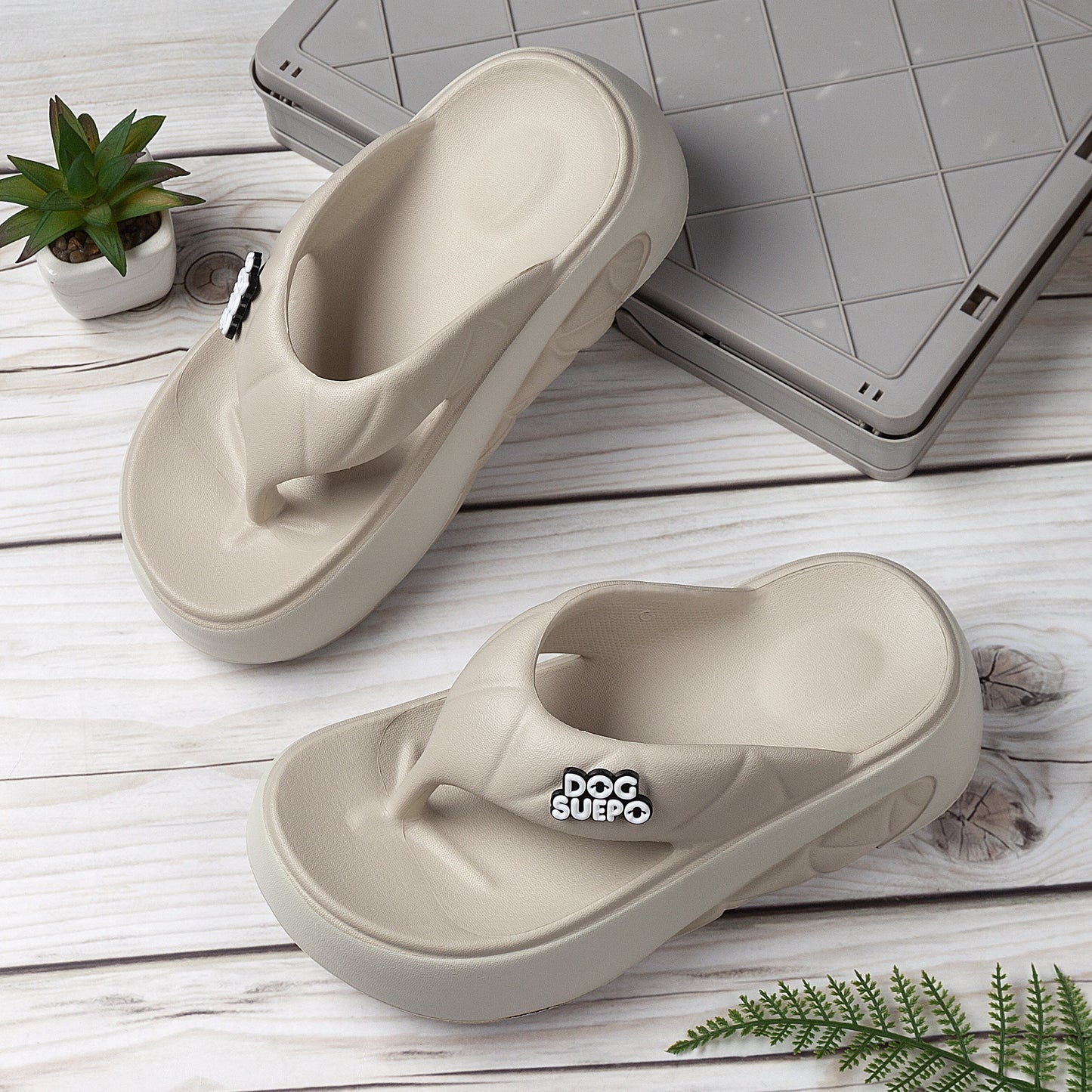 Summer stripe women's platform flip-flops, made of EVA material with slip-on style and thick sole for outdoor use. Hand-washable and cute for summer.