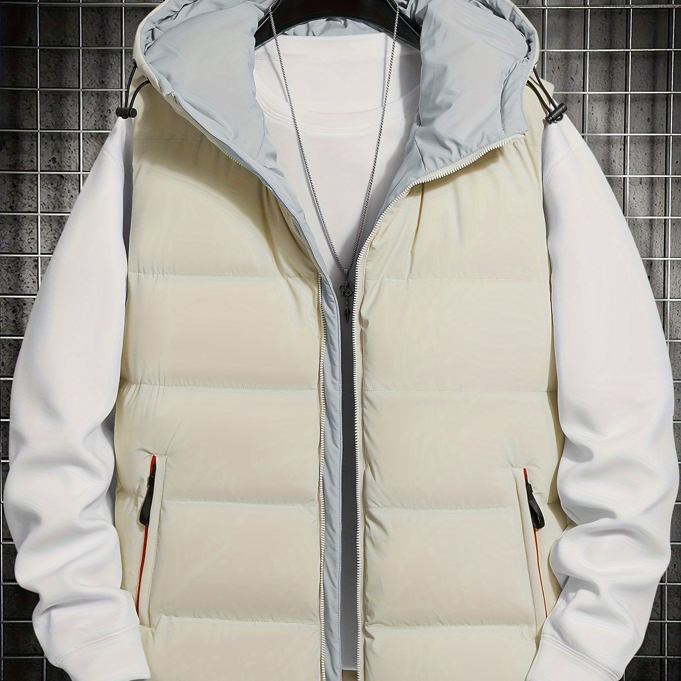 Men's casual hooded puffer vest with pockets, perfect for autumn/winter outdoor wear.