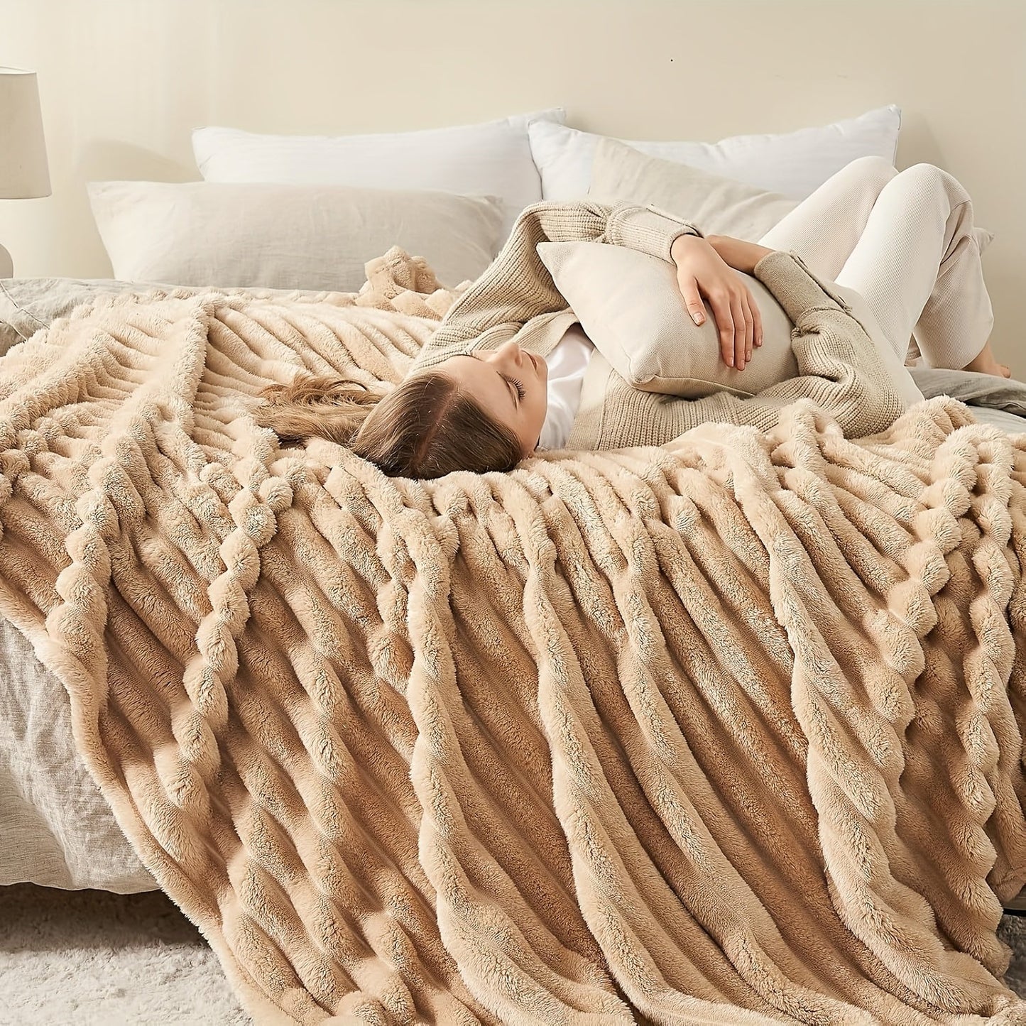 Spoil your loved ones with the luxurious 1pc Elegant Reversible Faux Fur Throw Blanket. This blanket offers unmatched softness, cozy warmth, and versatile comfort for relaxing at home, working, going on adventures, and sprucing up your home décor. With