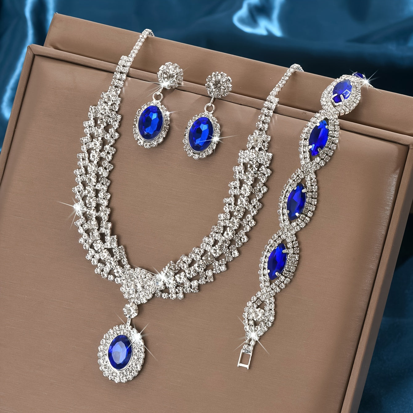 Stunning Bridal Jewelry Set featuring a Necklace and Earrings, Made with Silvery-Plated Copper and Rhinestone Detailing, Ideal for Weddings and Special Events