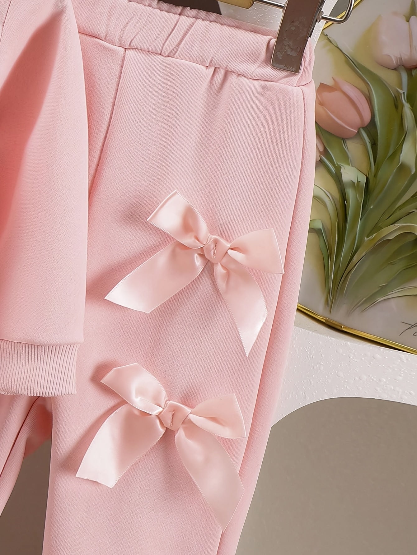 Baby girls' pink sweatshirt and pants set with double bows, ideal for outdoor wear in spring and autumn.