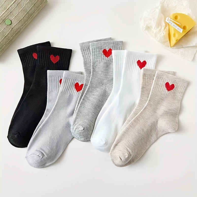 5 pairs of comfortable women's mid-tube socks with heart patterns.