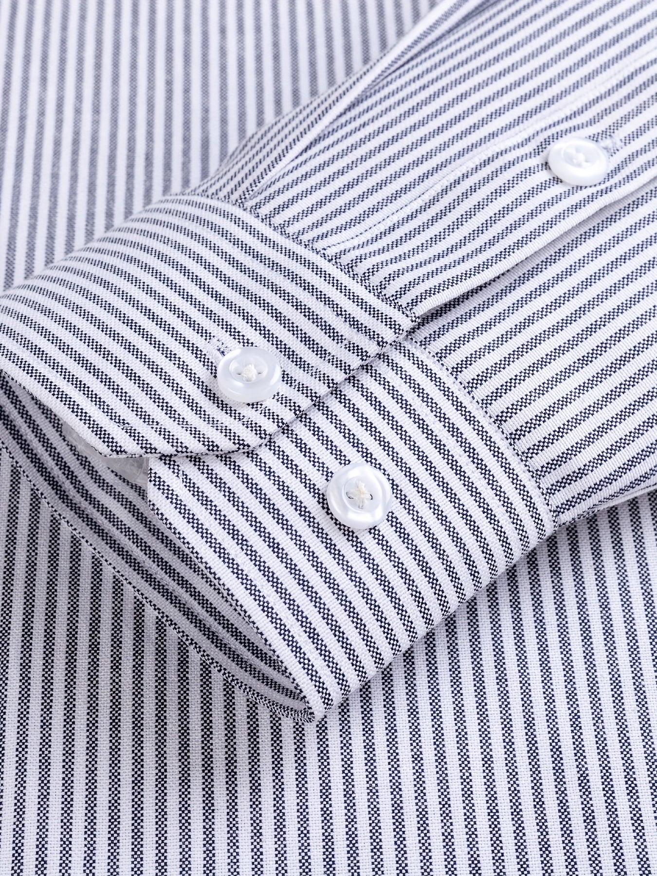 Men's high-end Oxford shirt for autumn in extended sizes, featuring a vertical stripe design and anti-wrinkle technology.