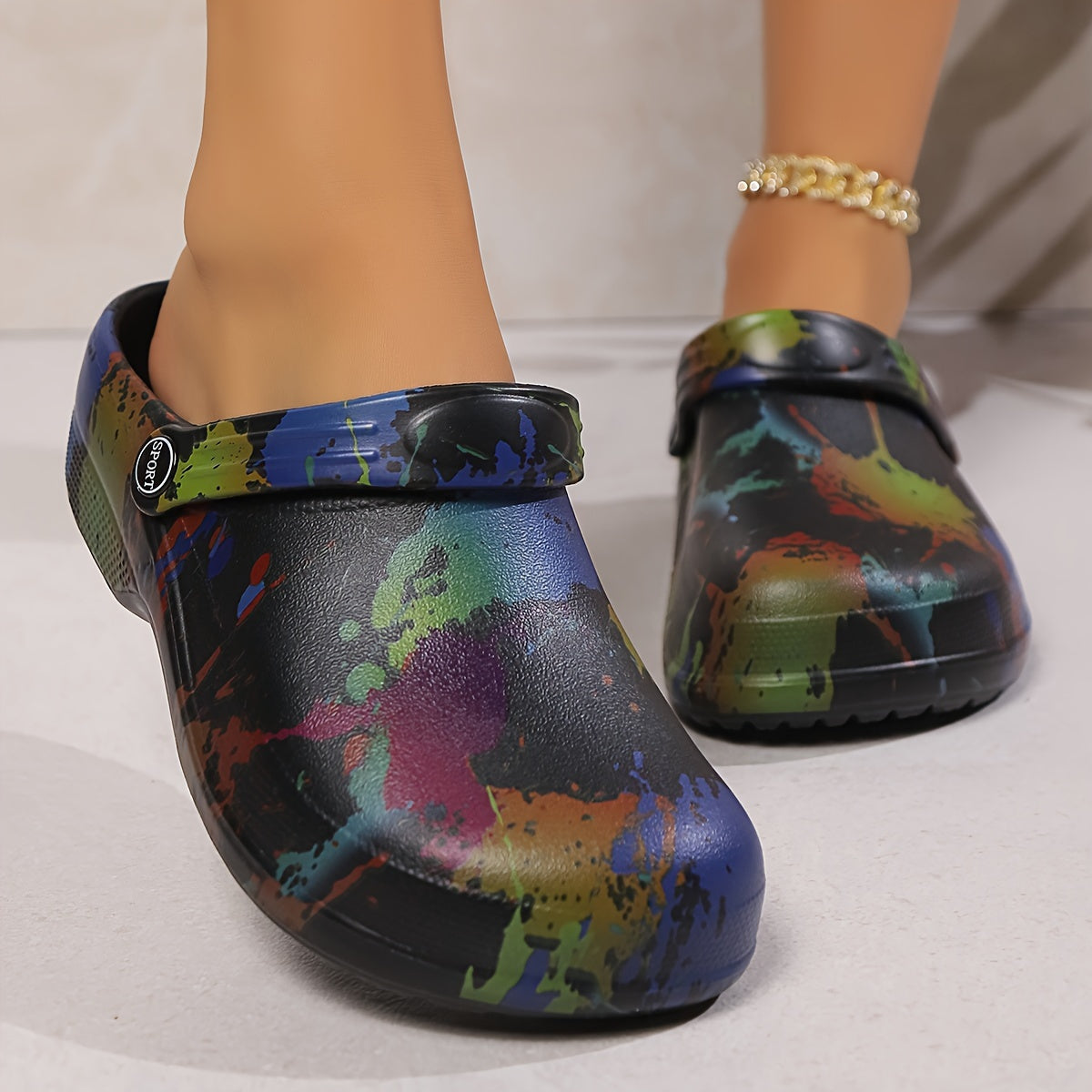 Women's lightweight EVA clogs with breathable mules, soft and washable sole for summer.