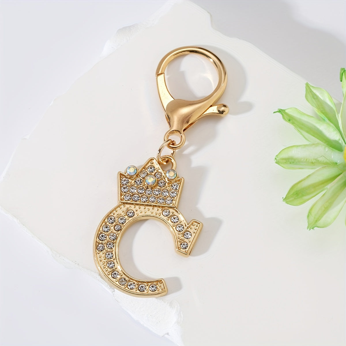 1pc Fashion Zinc Alloy Artificial Diamond Crown 26 English Letters Key Chain for Men, Bag Pendant for Friends.