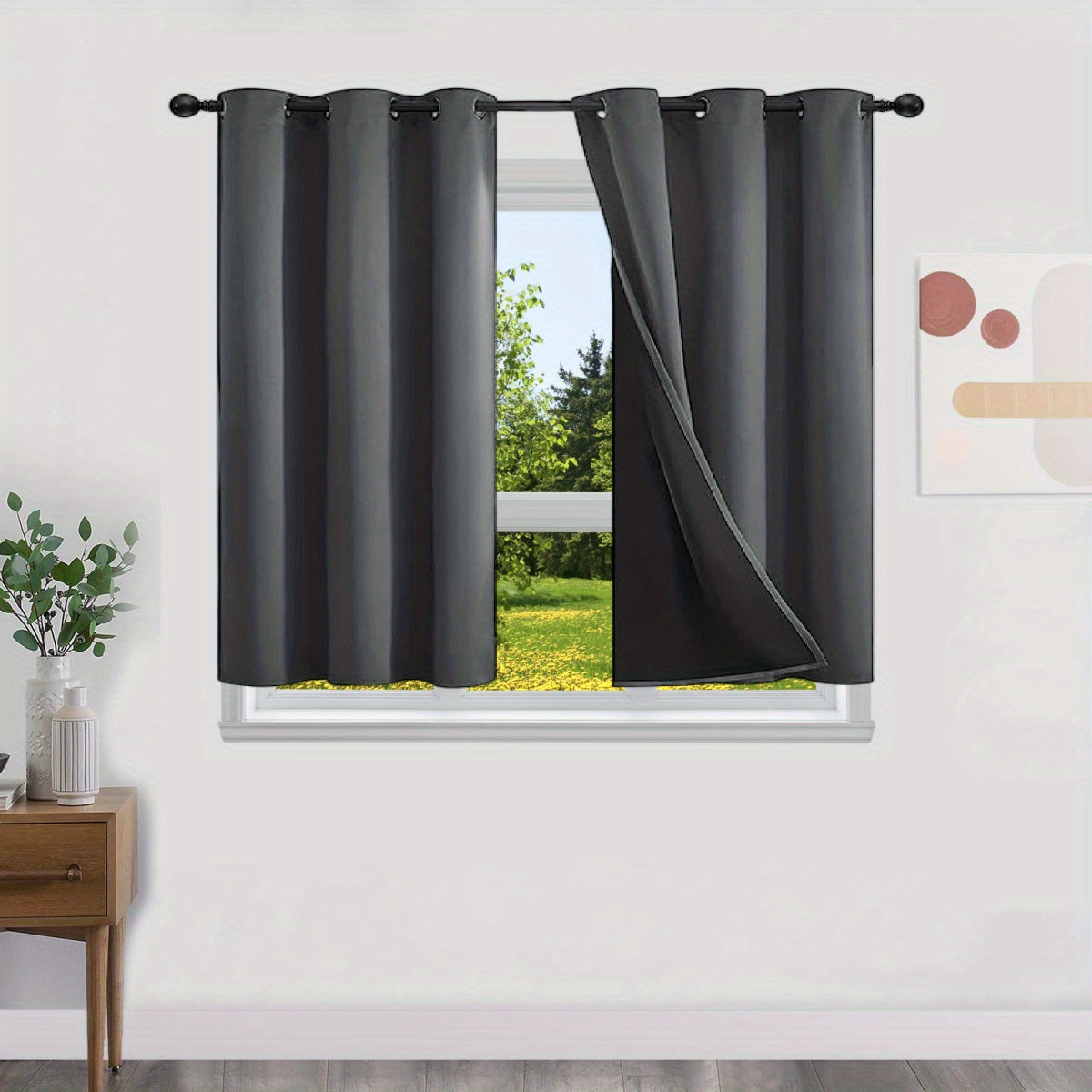 100% opaque blackout curtains, with a layer of lining included, 2 pieces.