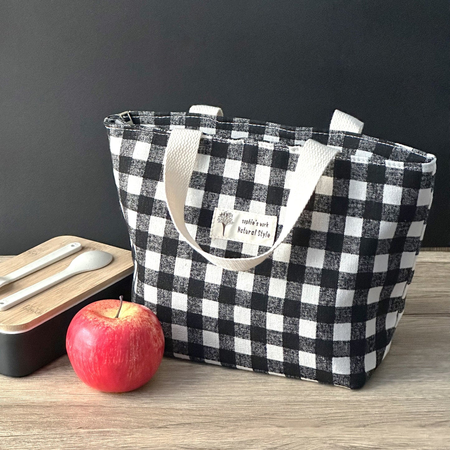 Stay organized and stylish with our plaid insulated lunch bag, made from durable materials to keep your items safe and secure. Available in classic color combinations of black and white, blue and white, and green and white, this lunch bag is versatile