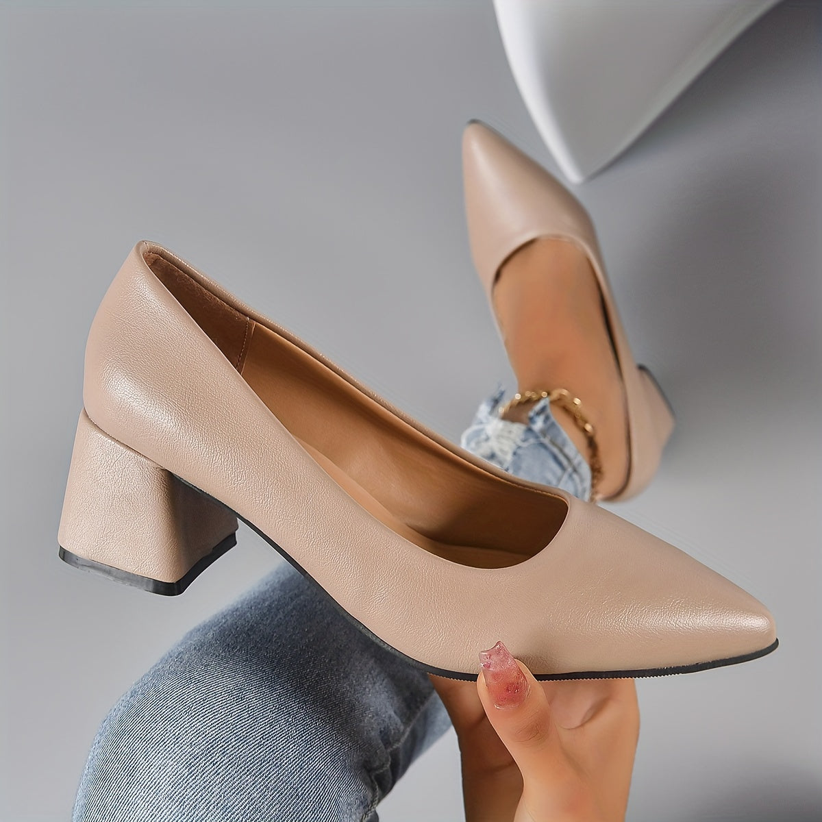 Solid color pumps for women with pointed toe and chunky mid heels, suitable for office work.