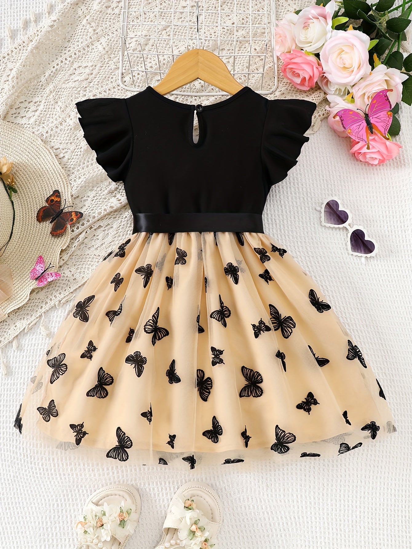 Girls' casual polyester dress with butterfly tulle overlay, ruffle sleeve, back keyhole, crew neck, regular fit - perfect for beach parties, gifts. Made from 95% polyester, 5% elastane.