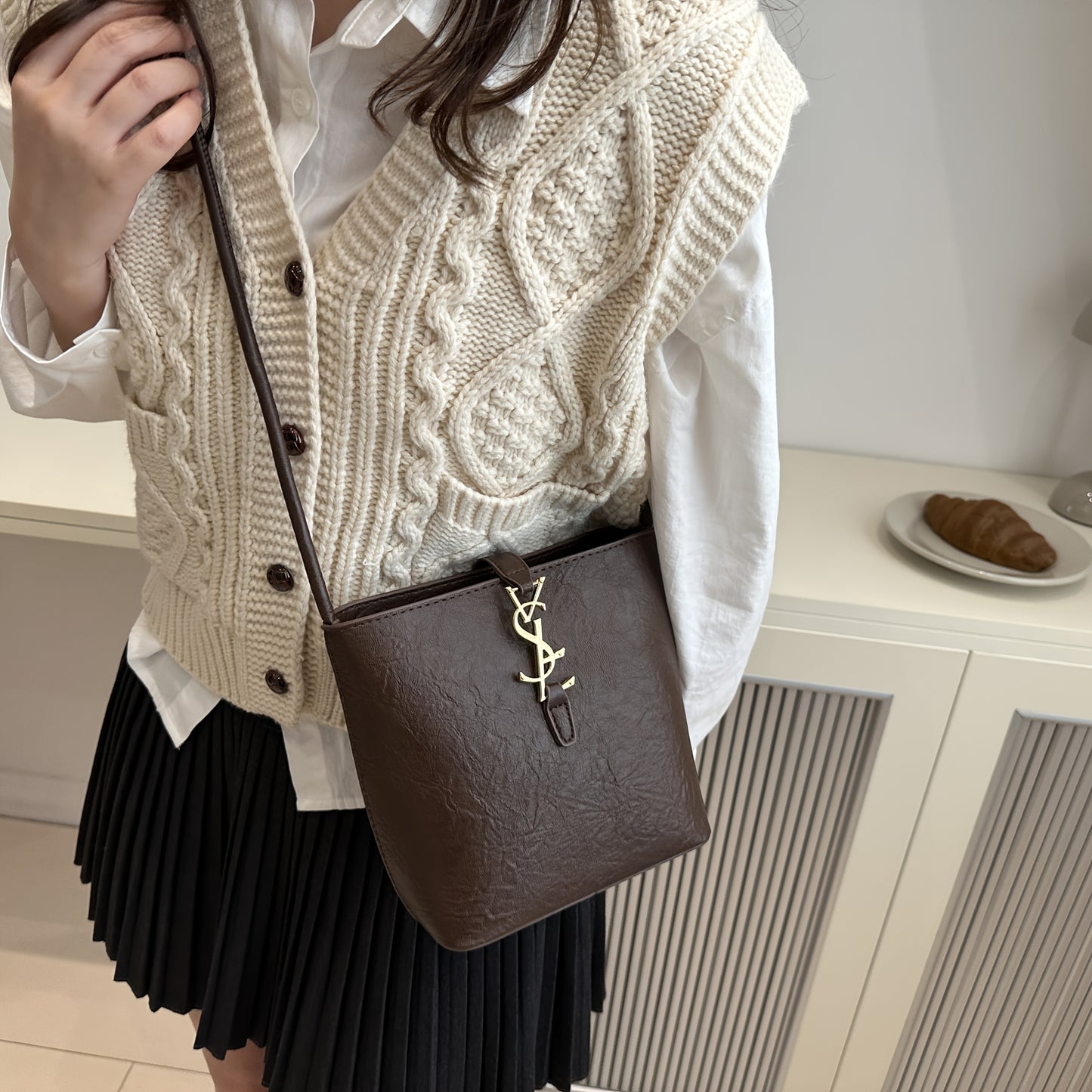 Elegant women's crossbody bucket bag with vintage style, adjustable strap, zipper closure, polyester lined. Available in black, white, dark brown, light brown. Suitable for work, commute