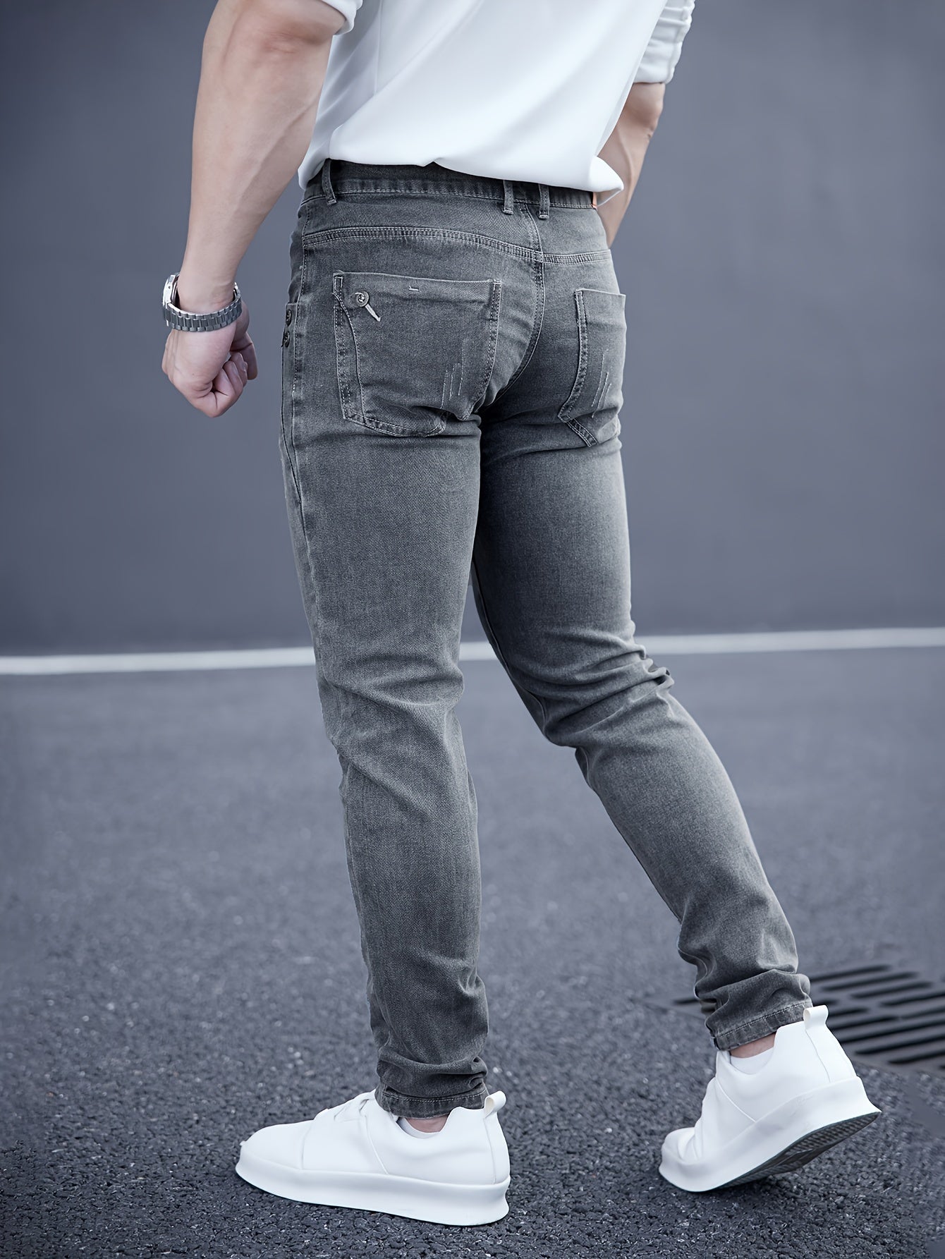 Men's slim-fit stretch denim jeans with casual straight leg and washed look, suitable for all seasons.