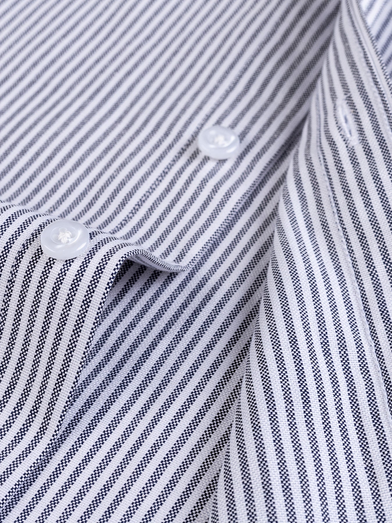 Men's high-end Oxford shirt for autumn in extended sizes, featuring a vertical stripe design and anti-wrinkle technology.