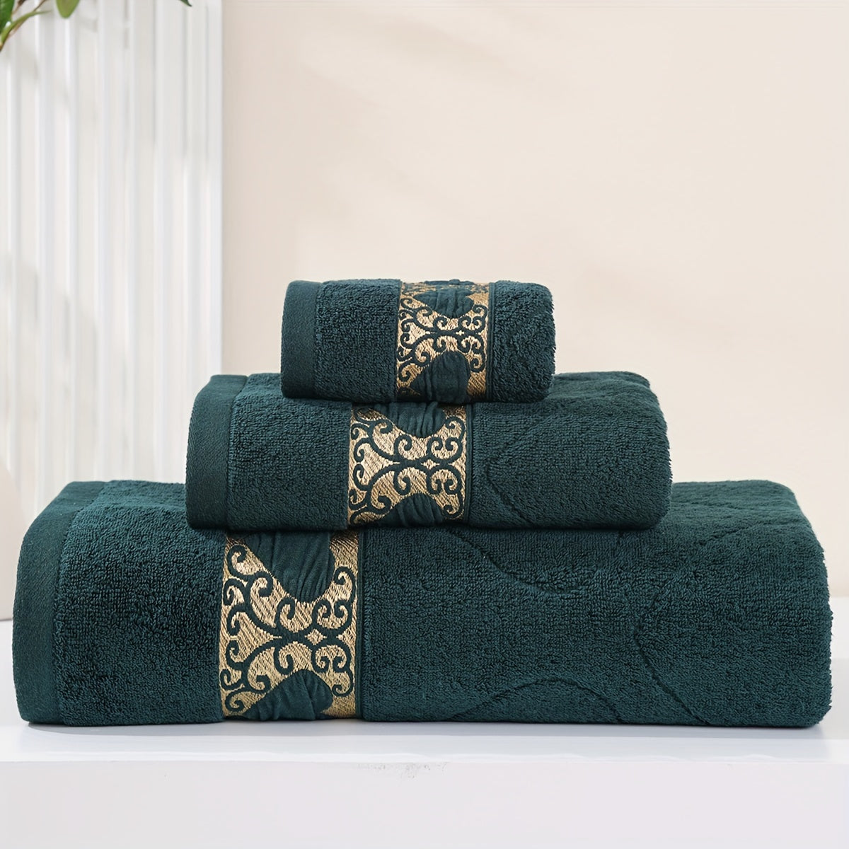 3-piece 100% Cotton Jacquard Towel Set, includes washcloth, hand towel, and bath towel. Absorbent, Quick-drying, Super Soft, and Skin-friendly. Ideal for home bathroom.