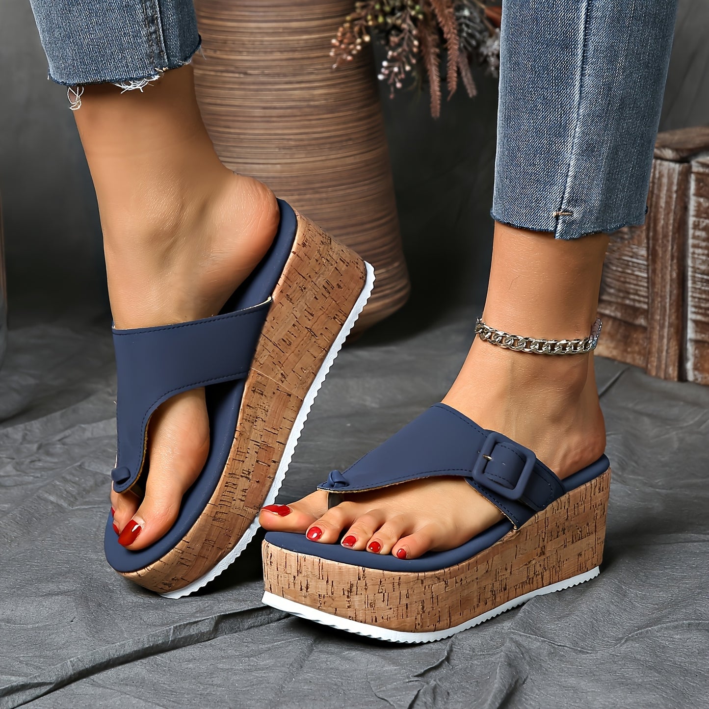 Women's vintage style platform sandals, all-season mid heel flip flops with clip toe, slip-on design, comfortable man-made materials with PU sole.