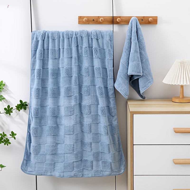 2pc Plaid Bath Towel Set made of soft & absorbent coral fleece. Large towels with 300GSM perfect for home, hotel, spa, swimming. Quick-dry, luxury bathroom accessories. Plush and elegant