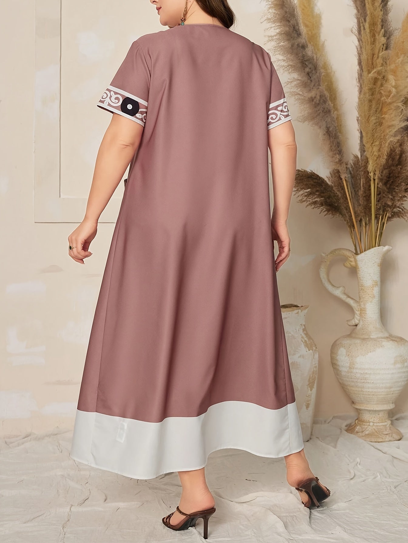 Color-block printed splice dress with double pockets, 100% polyester, fitted, non-stretch woven fabric, ideal for all seasons - Elegant plus size fashion.