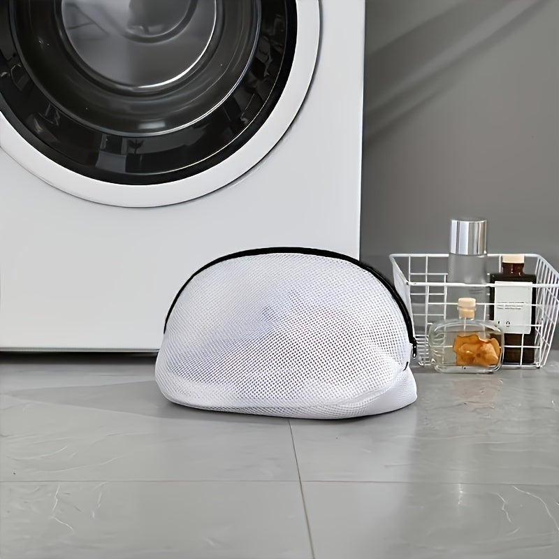 One durable mesh laundry shoe bag with zipper closure, perfect for organizing and protecting your sneakers while traveling. This multipurpose fabric storage solution also serves as a laundry bag, helping to prevent deformation and damage to your clothing.