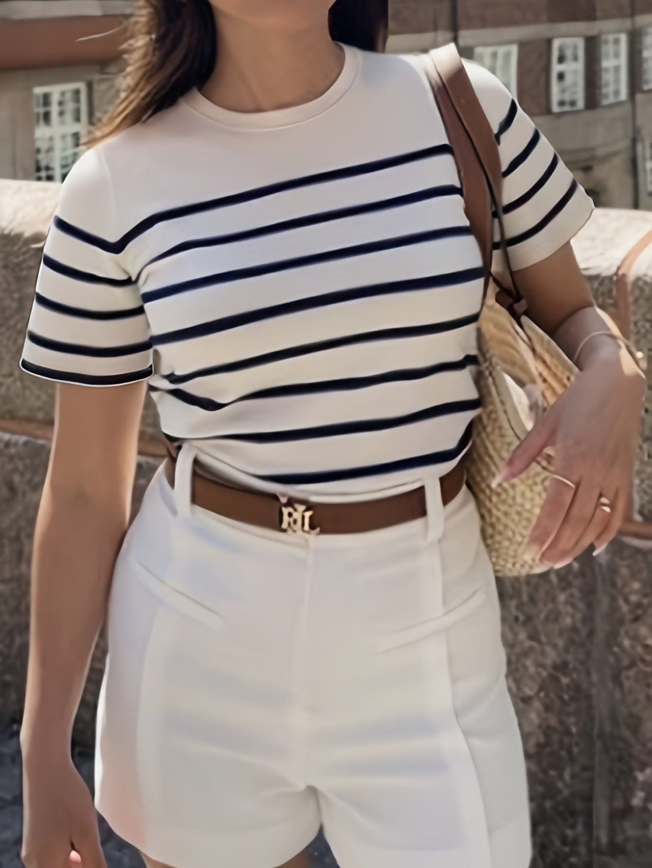 New round-neck striped printed short-sleeve t-shirt for women, perfect for casual wear.