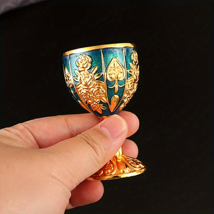 Small golden wine glass, high-footed wine glass, golden cup, banquet wine glass, tea water cup, holy water cup, wine accessories, decorative ornaments.