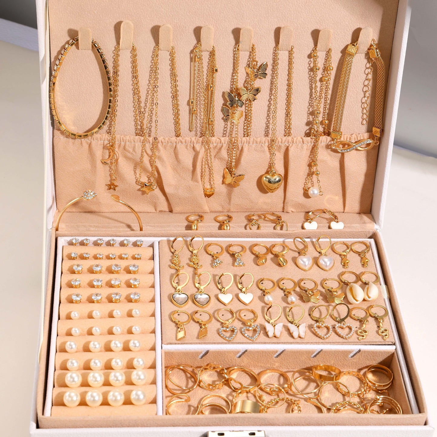 This stunning 115-piece jewelry set for women exudes vintage luxury with elegant zirconia, heart, and butterfly pendants. The set includes necklaces, bracelets, earrings, and rings, perfect for both casual attire and parties. Ideal as a Valentine's gift