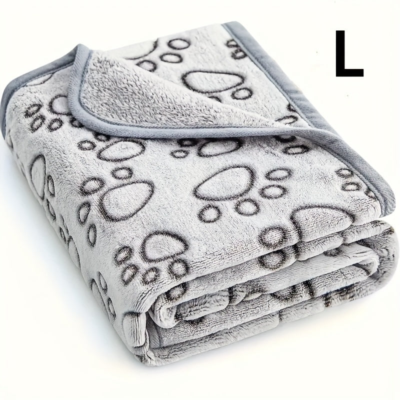 Polyester pet blanket with paw print design, machine washable fleece wool for dogs, cats, puppies, and kittens - perfect for napping, travel, and pet care.