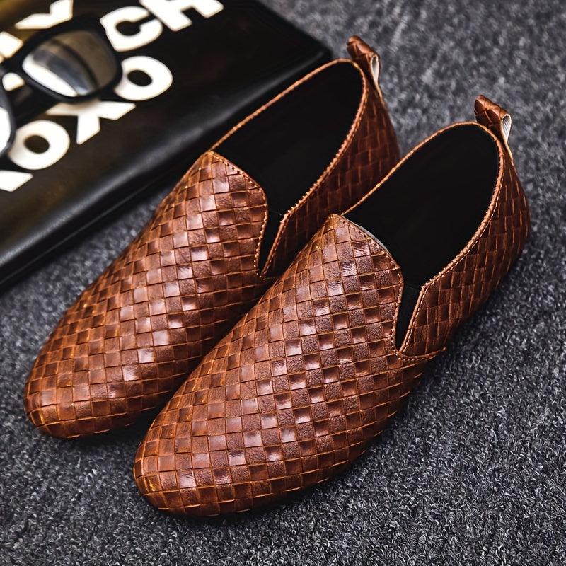 Men's trendy and stylish casual shoes with a unique one-foot kick design.