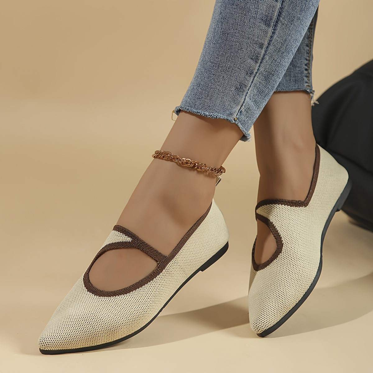 Stylish slip-on flats for women with breathable, comfortable pointed toe and soft sole suitable for all seasons.