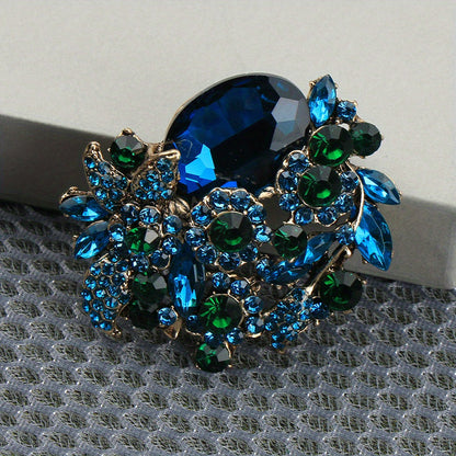 Stylish Flower Brooch Pin with Large, Sparkling Rhinestones - Perfect Birthday Gift for Fashion Enthusiasts