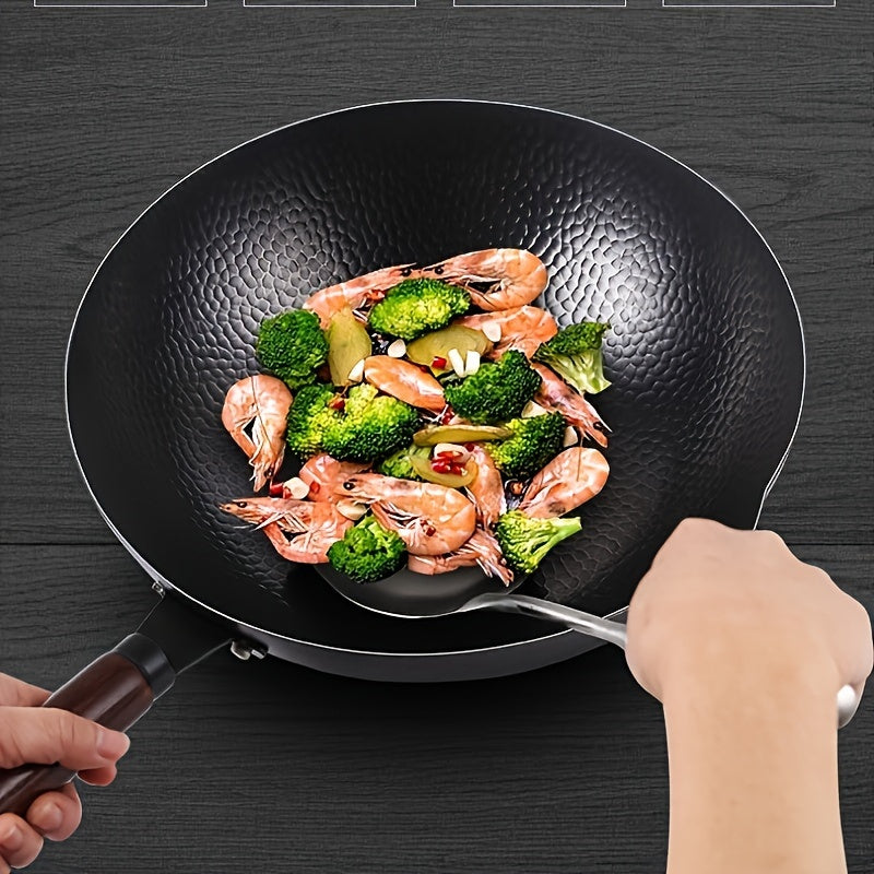 1 piece of Cast Iron Wok (32.0cm) suitable for Chinese-style cooking. This wok has a flat bottom and is compatible with electromagnetic stoves, electric stoves, gas stoves, and halogen stoves. It is a versatile kitchen utensil that is ideal for all types