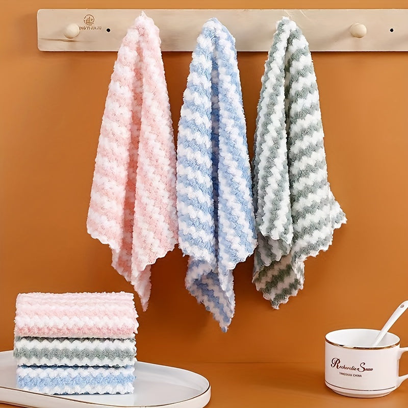 10 pieces of multi-functional kitchen rags and cleaning cloths. These oil-free dishwashing cloths are durable, absorbent, and easily remove stains and grease. Perfect for cleaning tasks in the kitchen and bathroom. Get your hands on these cleaning