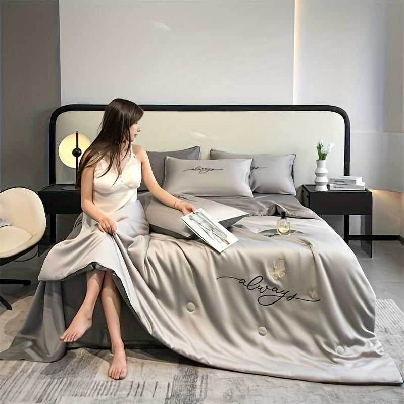 Water-washed Viscose Blanket with Embroidery, High-end and perfect for summer. Suitable for air-conditioned rooms, this single quilt does not come with a pillowcase.