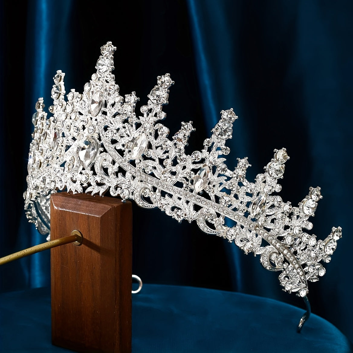 Silver alloy rhinestone tiara for elegant weddings and parties.