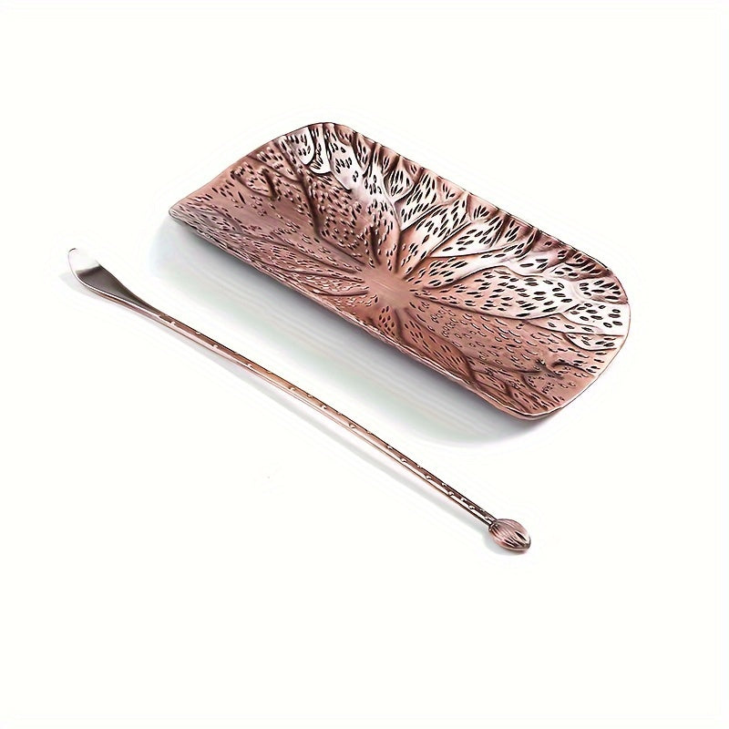 The perfect gift for tea lovers, this luxurious 2-piece metal tea scoop set features a stunning basket design. Made of high-quality alloy, the tea leaf scoop comes with intricate wicker basket detailing. Ideal for Christmas, Halloween, Easter