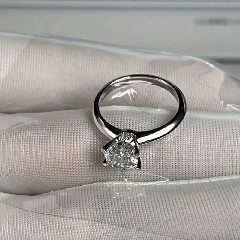 A stunning 925 silver ring with a 0.5 carat Moissanite stone in a six-prong setting. Perfect for both everyday wear and special occasions like engagements and weddings.