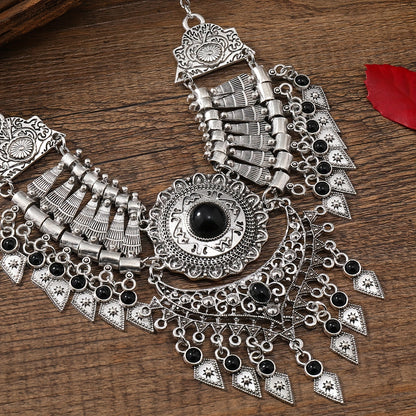 Vintage necklace pendant with ethnic-style collarbone chain for women.