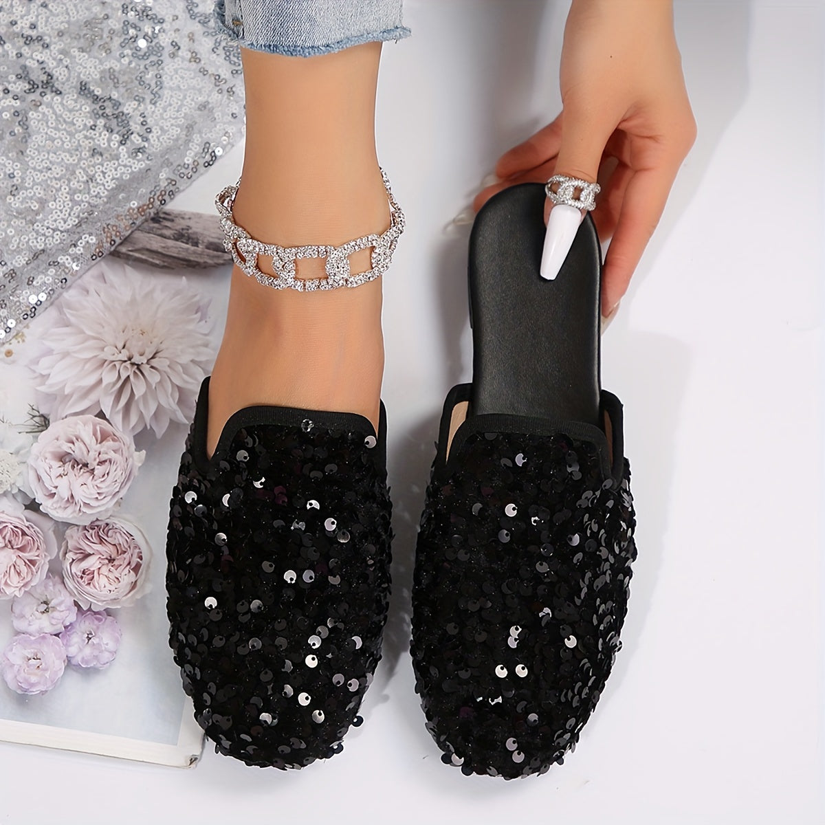 Sequined flat shoes for women with round toe, slip-on design, and lightweight comfort