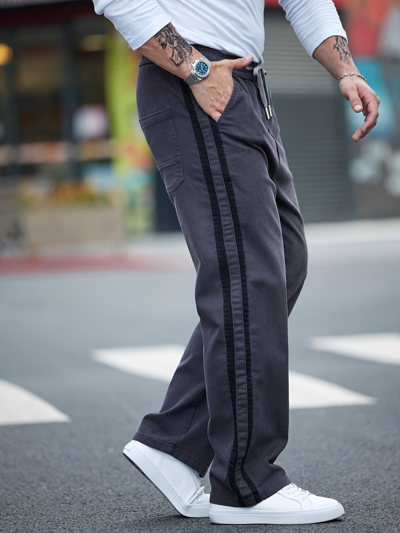 Men's cotton blend label decor straight leg pants with drawstrings for casual sports in spring and fall.