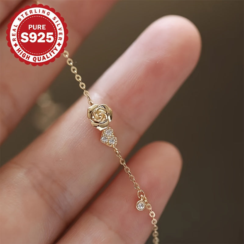 An elegant rose heart bracelet made of 18K golden-plated S925 silver, adorned with synthetic zirconia. Hypoallergenic and lightweight at 2.2g, this bracelet is the perfect gift for Valentine's Day or for daily wear. A stunning piece of jewelry for women.