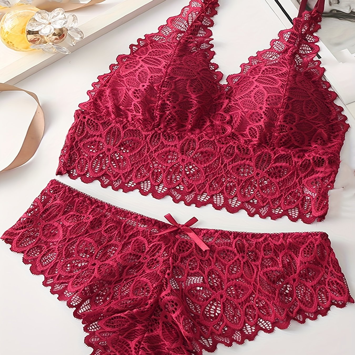 French lace vest-style summer underwear suit with thin mould cup for breathability and comfort.