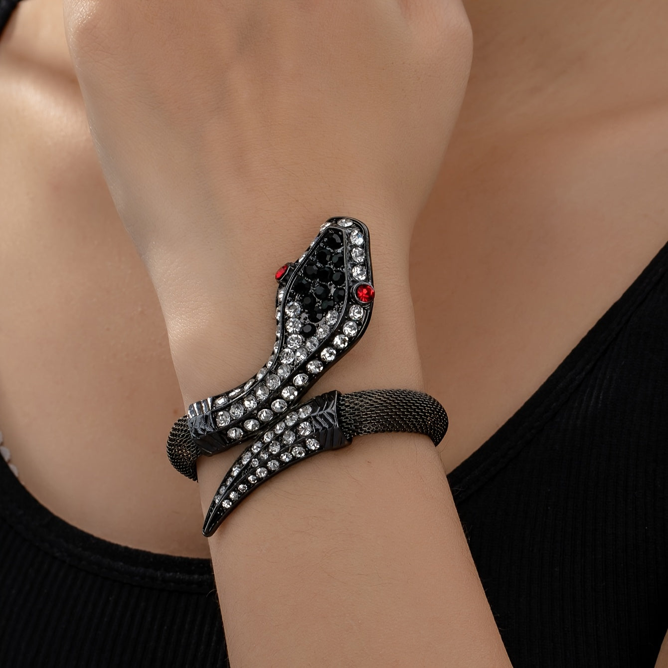 Stylish rhinestone snake bracelet made of zinc alloy for daily wear or gifting