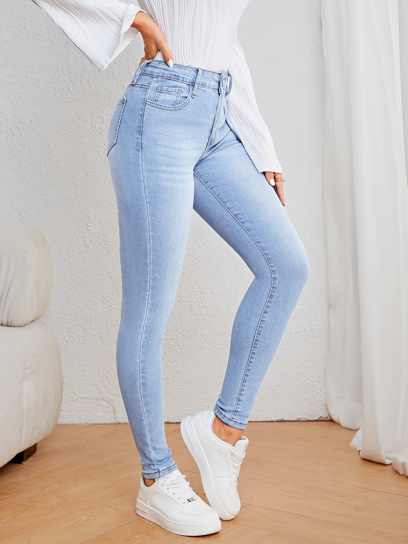 Light blue skinny jeans for women, high waist slim fit, perfect for everyday fashion in fall and winter.